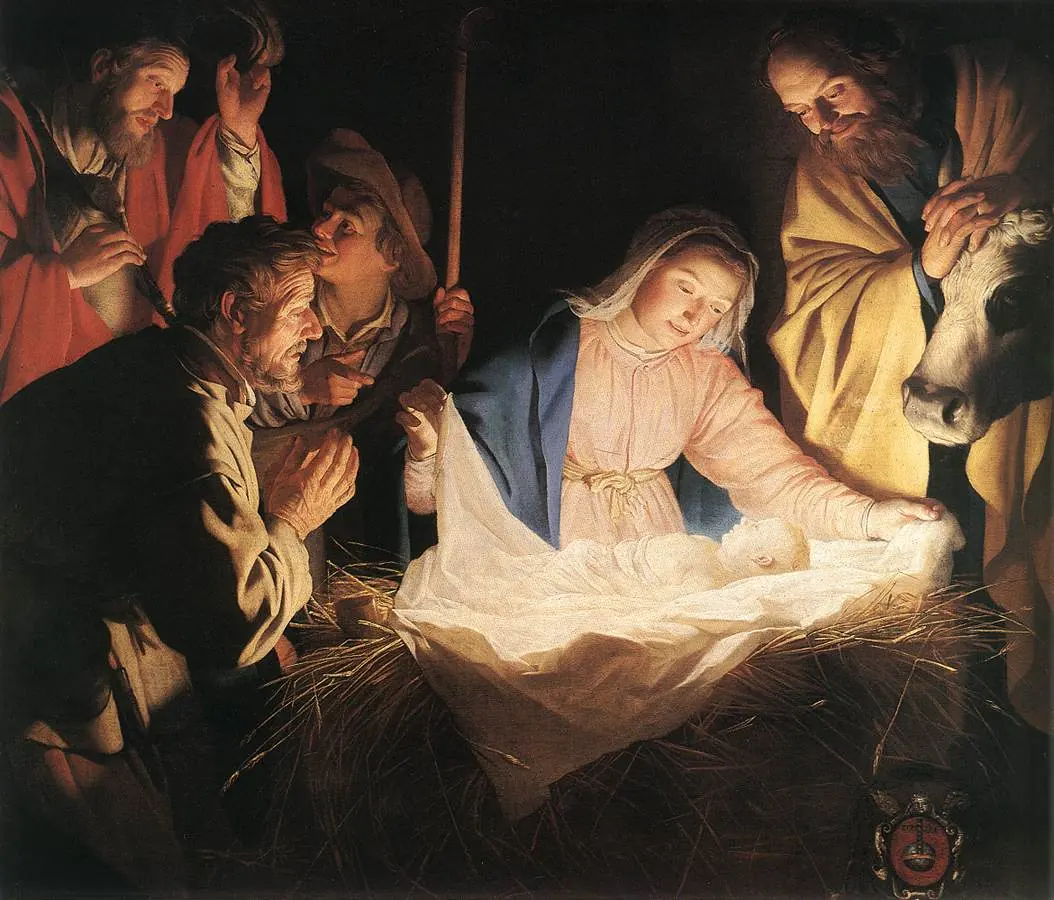 Escena nocturna iluminada desde el pesebre, donde María levanta un paño blanco del Niño recién nacido, unos pastores se inclinan y José, barbado y sonriente, mira desde la derecha