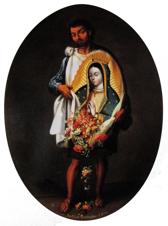 Pintura colonial ovalada de Juan Diego, de pie, que abre su tilma con la imagen de la Virgen de Guadalupe mientras caen rosas a sus pies