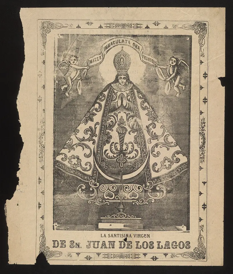 Grabado popular en blanco y negro de la Virgen de San Juan de los Lagos, con su vestido en forma de triángulo, la media luna y dos angelitos que sostienen una cinta sobre su corona
