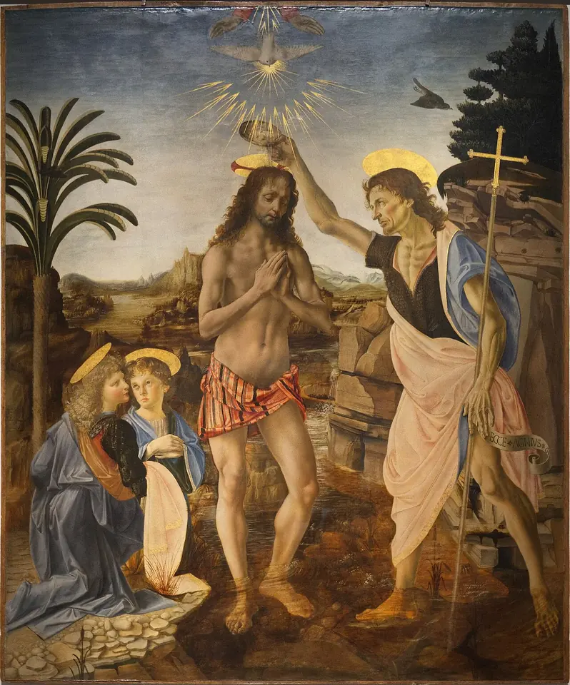 San Juan Bautista derrama agua sobre la cabeza de Cristo, de pie en el río con las manos juntas, mientras dos ángeles se arrodillan en la orilla y una paloma desciende de lo alto