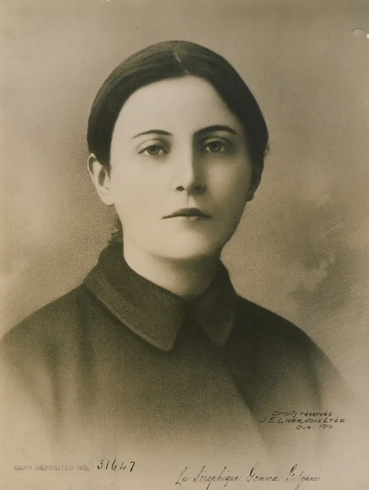 Sepia devotional print of Gemma Galgani's face and shoulders in a dark dress, signed with a caption in French