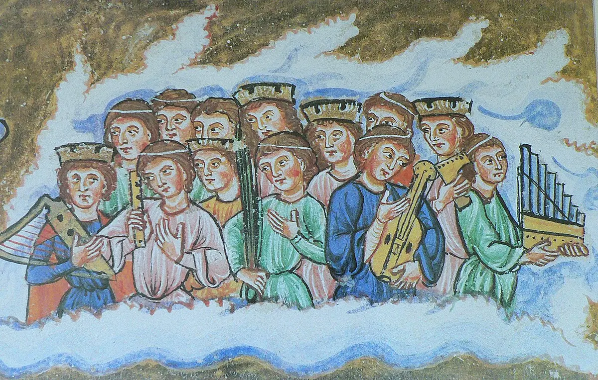Medieval painting of a crowd of crowned figures in blue, green and pink robes on clouds, playing harps, a fiddle and a small organ