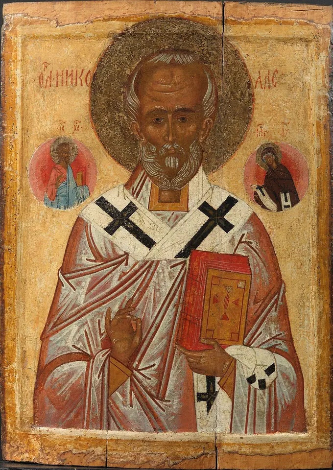 Icono ruso de San Nicolás como obispo de barba blanca sobre fondo dorado, con estola marcada con cruces negras y un evangeliario en la mano